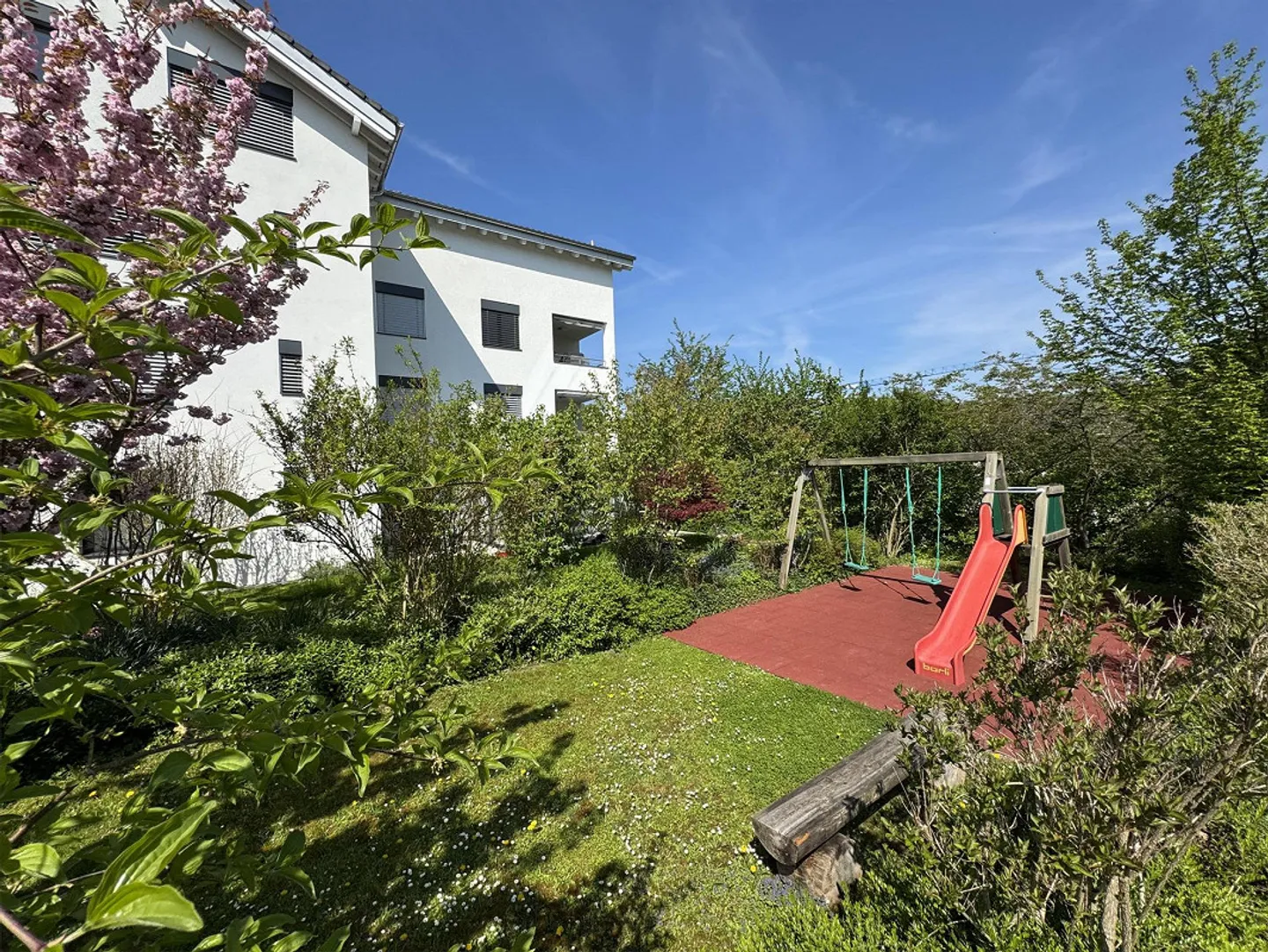 Appartamento giardino luminoso di 4½ locali con grande giardino privato in una posizione tranquilla - Foto 14 di 15