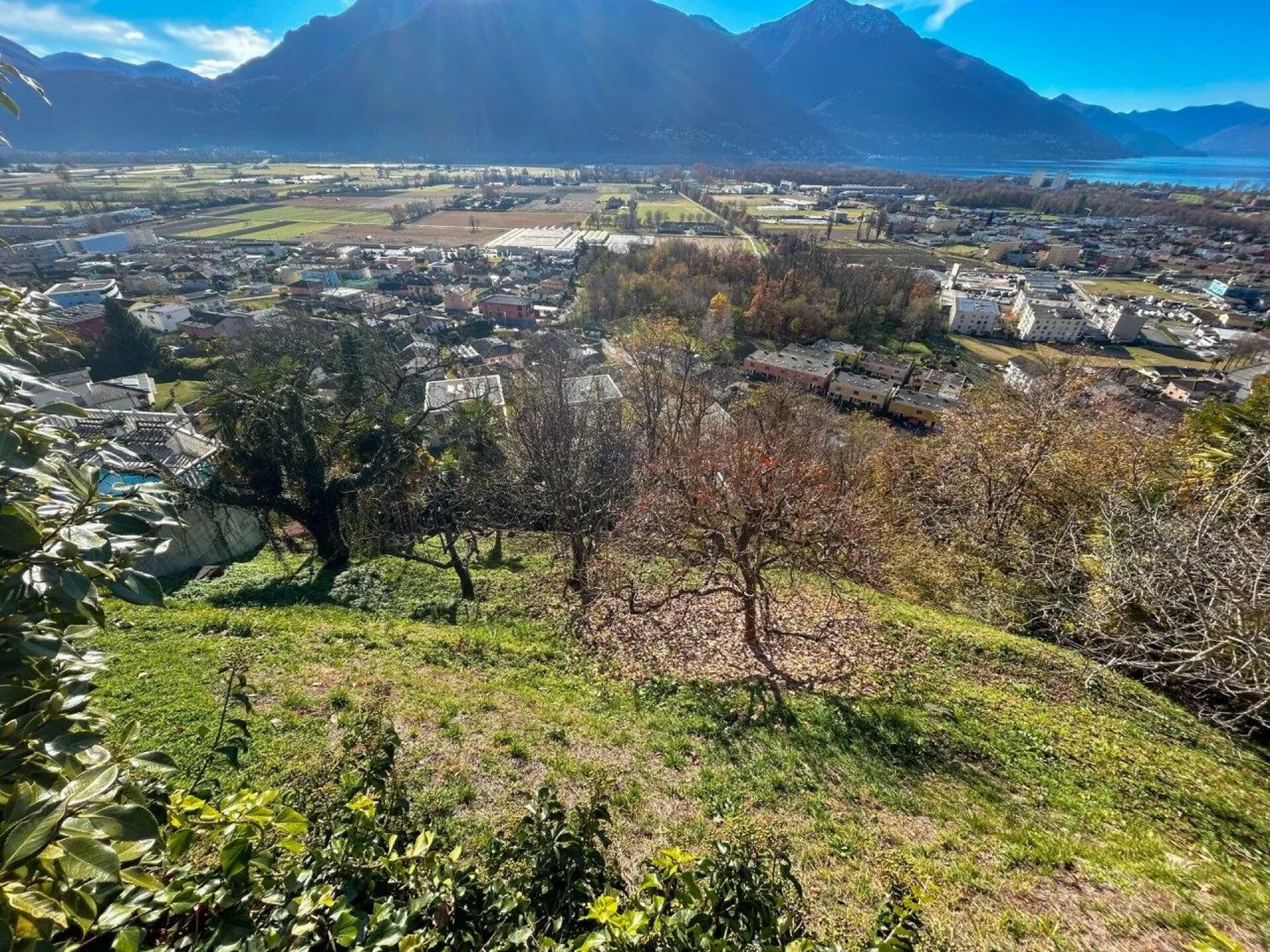 Casa plurifamiliare con 3 appartamenti, grande terreno e vista spettacolare - Foto 7 di 7