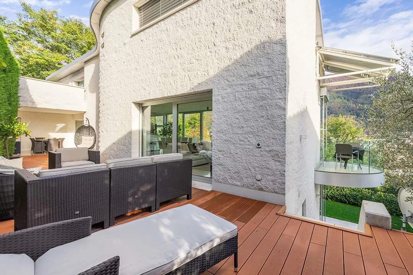 Lugano - Prestigious Villa with Lake View and Refined Outdoor Areas - Photo 8 of 13