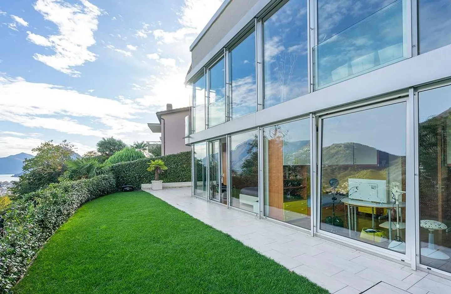 Lugano - Prestigious Villa with Lake View and Refined Outdoor Areas - Photo 13 of 13
