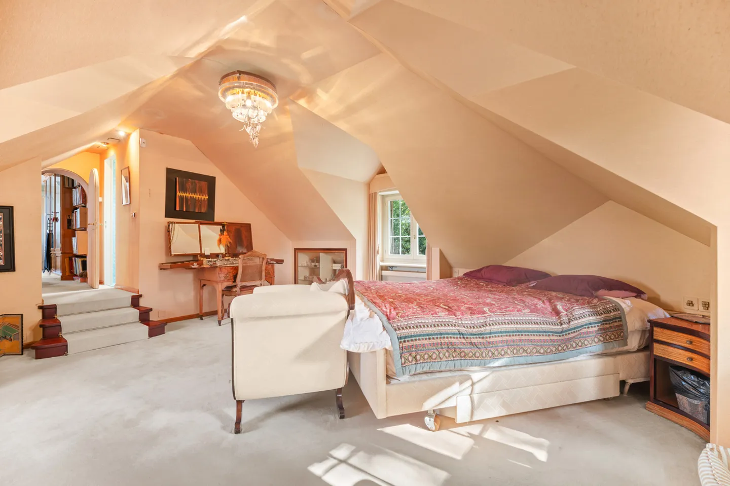 Charaktervolle Immobilie mit Aussicht und Innenpool in St-Légier - Foto 8 von 15