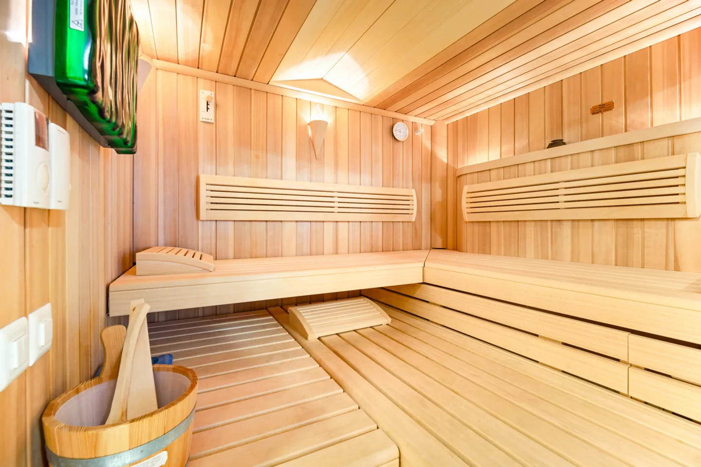 Charaktervolle Immobilie mit Aussicht und Innenpool in St-Légier - Foto 12 von 15