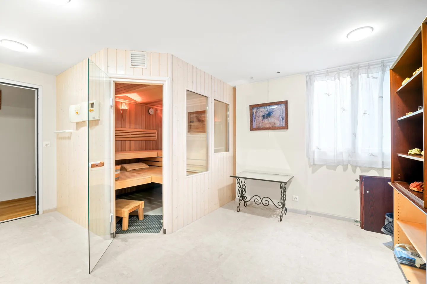 Charaktervolle Immobilie mit Aussicht und Innenpool in St-Légier - Foto 13 von 15