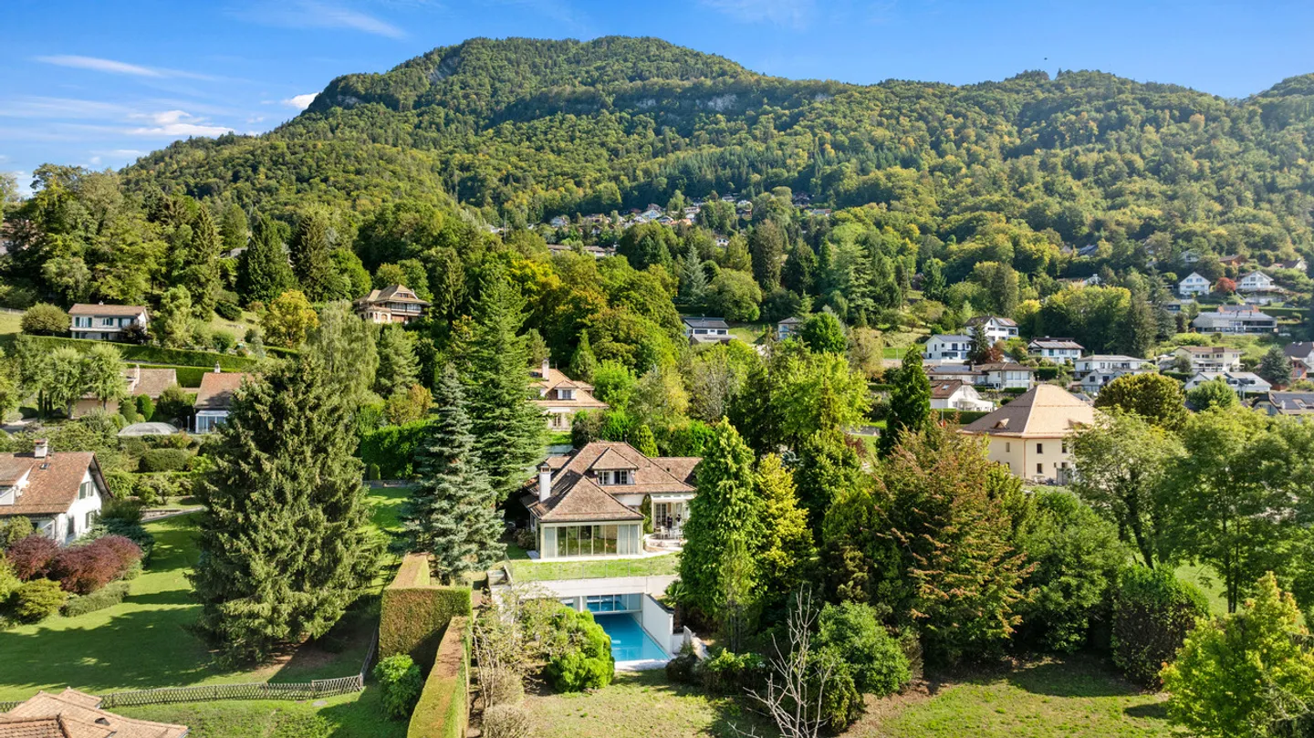 Charaktervolle Immobilie mit Aussicht und Innenpool in St-Légier - Foto 14 von 15