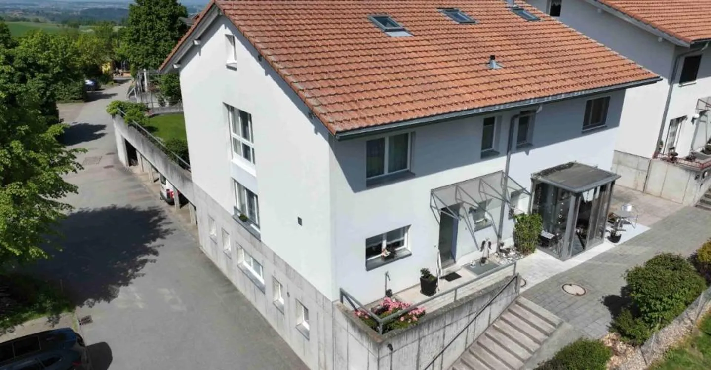 Bellissima casa bifamiliare, oltre 180 m2 di superficie abitabile - Foto 2 di 12
