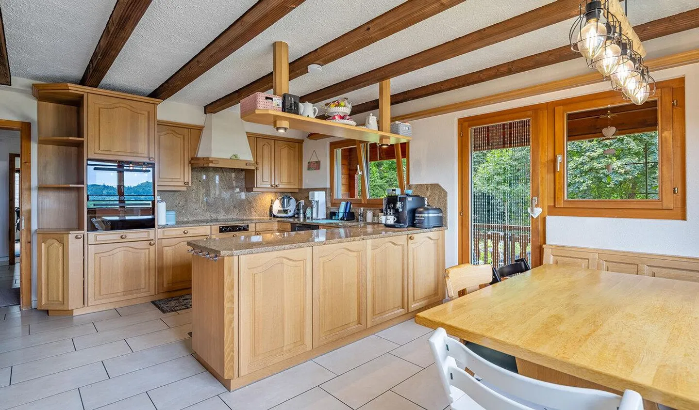 Exciting investment property or cozy home - you decide - Photo 4 of 10