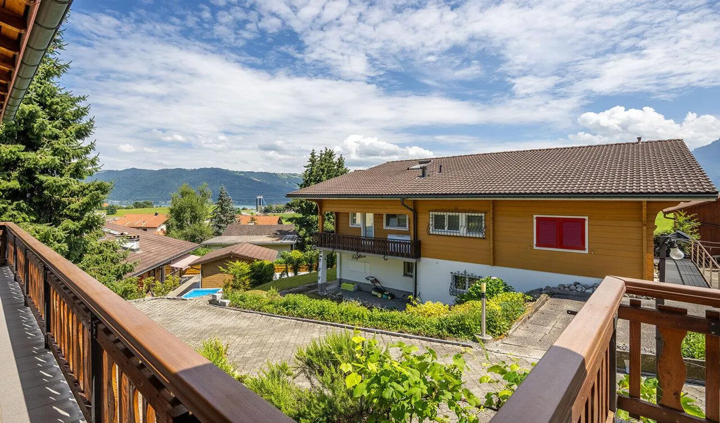Exciting investment property or cozy home - you decide - Photo 6 of 10