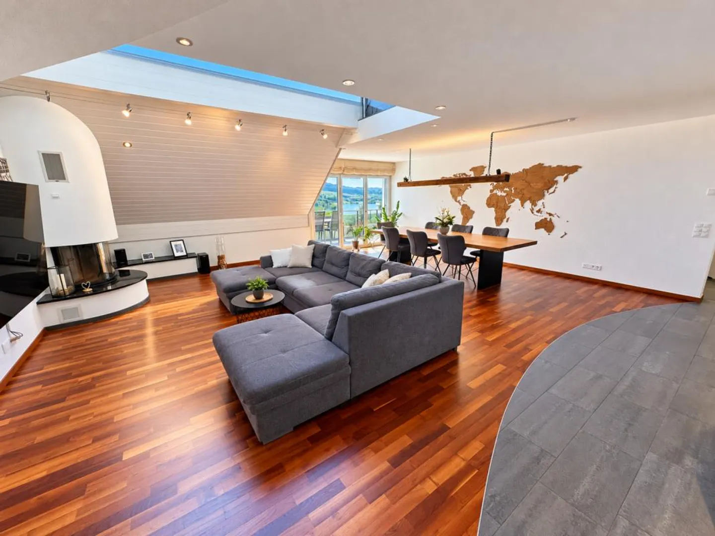 Appartement en duplex lumineux de 4,5 pièces avec vue sur le lac - Photo 2 sur 13