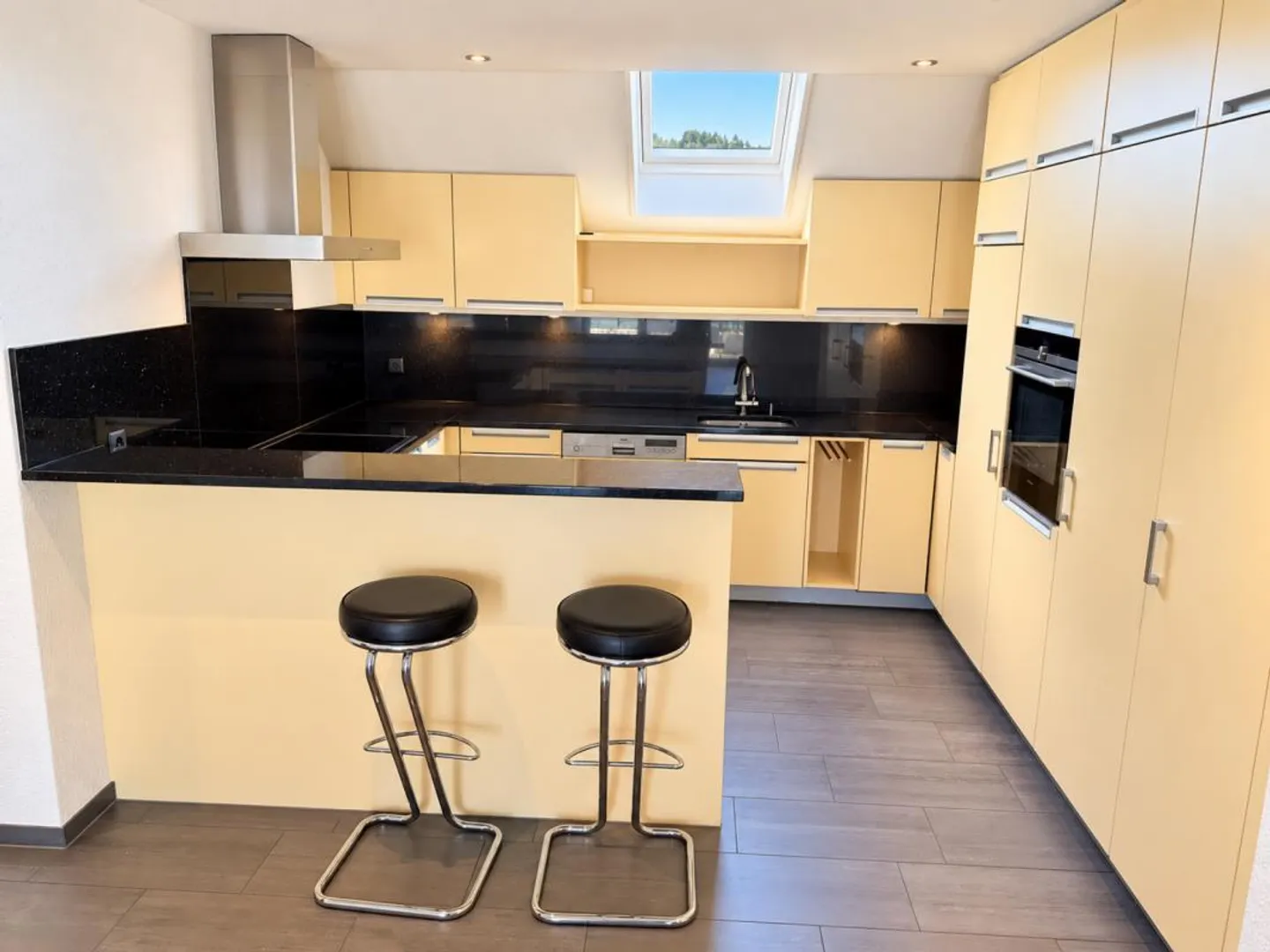 Appartement en duplex lumineux de 4,5 pièces avec vue sur le lac - Photo 3 sur 13