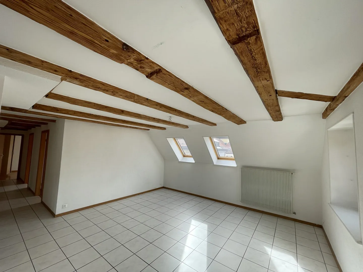Apartment for rent - Photo 2 of 5