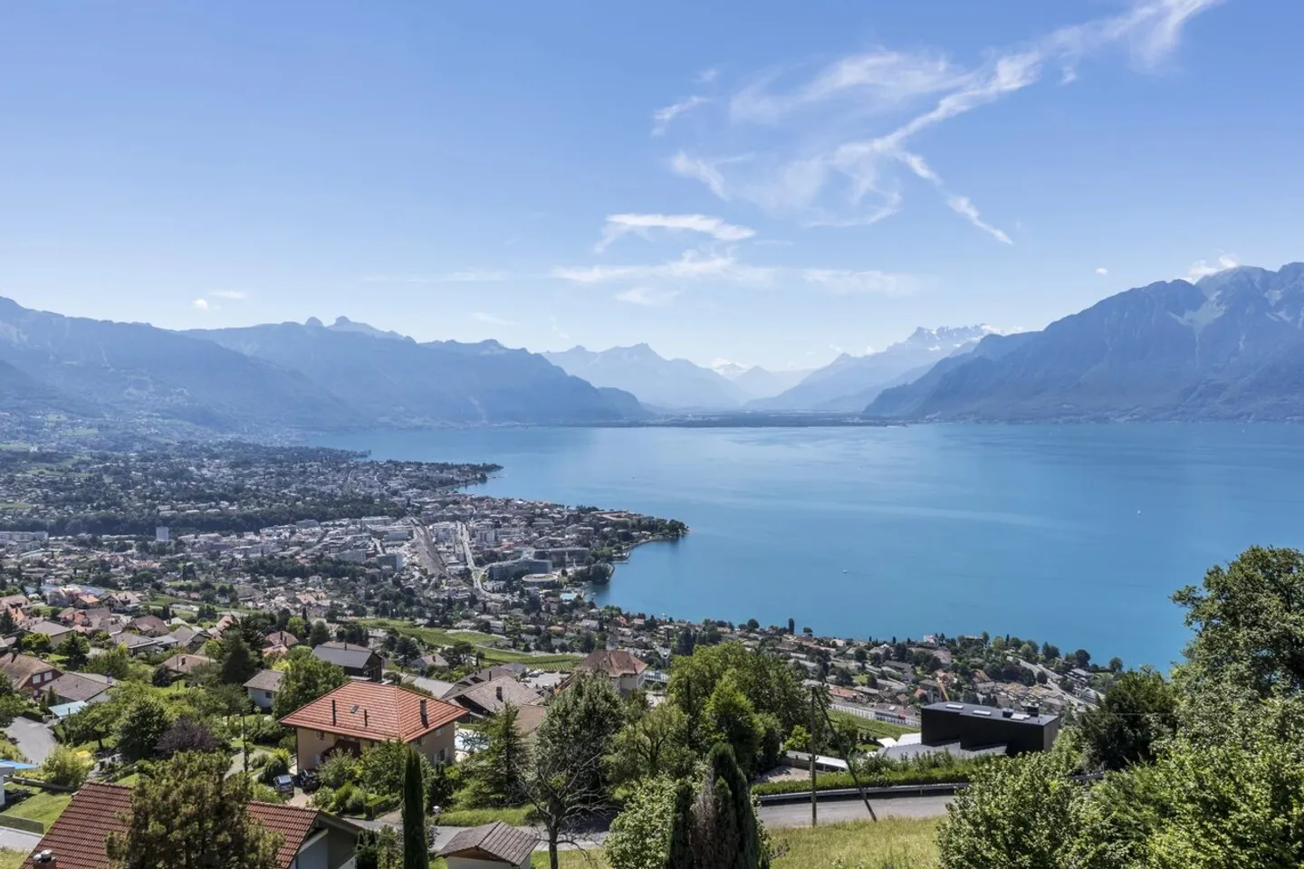 Bright property with pool and panoramic view - Photo 1 of 13