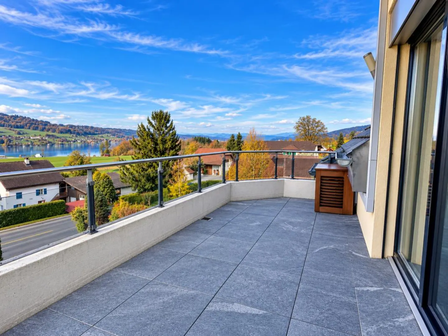 Appartement en duplex lumineux de 4,5 pièces avec vue sur le lac - Photo 10 sur 13