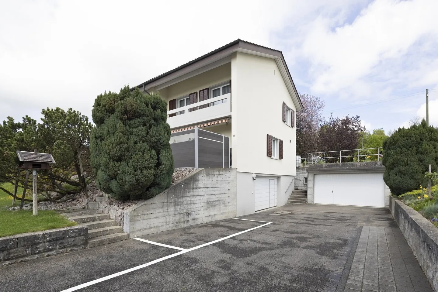 Diamante grezzo in posizione idilliaca con bel giardino - Foto 2 di 13