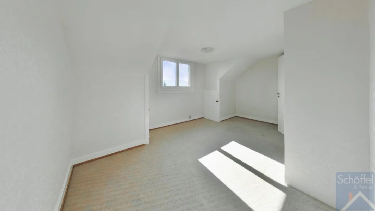 Charmante maison de ville de 4 pièces avec terrasse et potentiel de développement - Photo 10 sur 17