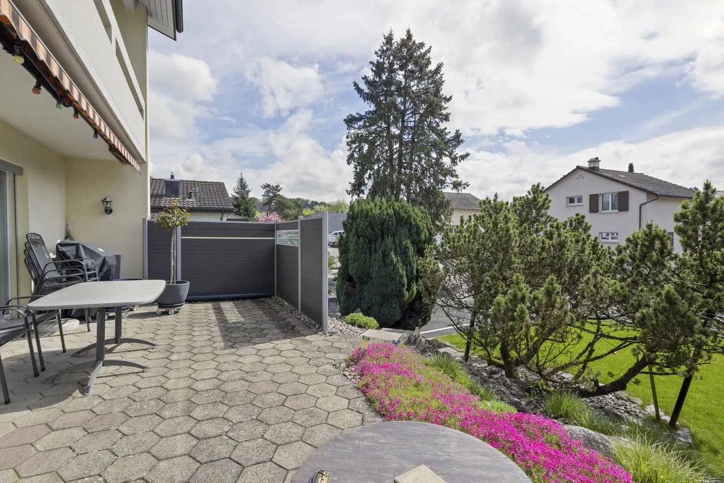 Diamante grezzo in posizione idilliaca con bel giardino - Foto 1 di 13