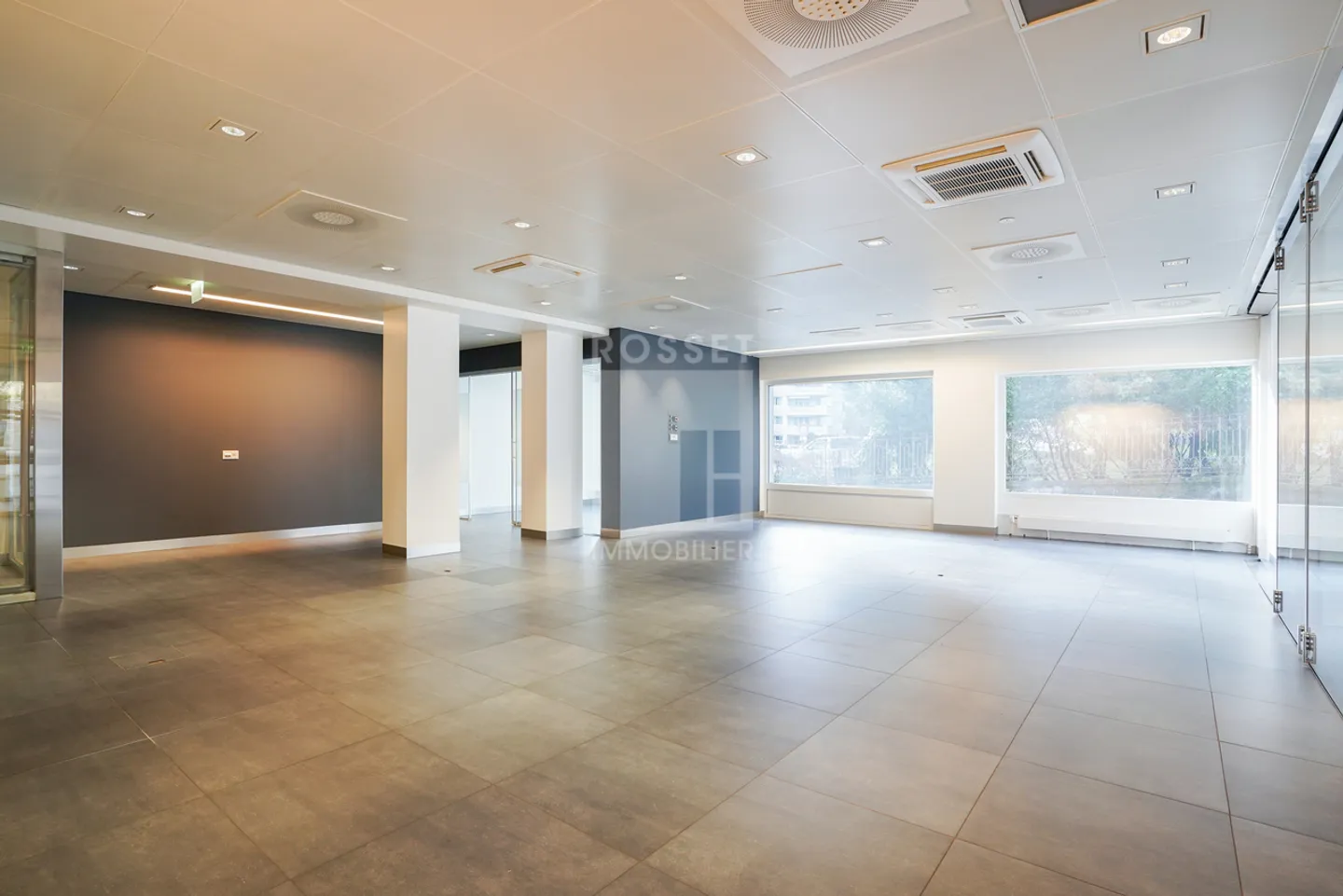Arcade di circa 220 m² al piano terra con accesso al seminterrato - Foto 3 di 6
