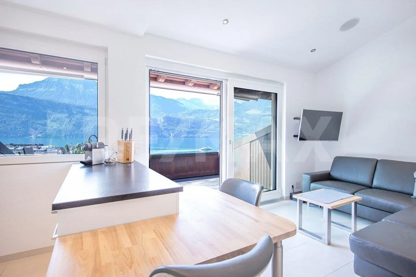 Studio résidentiel moderne et neuf avec vue imprenable sur le lac et les montagnes - Photo 5 sur 13
