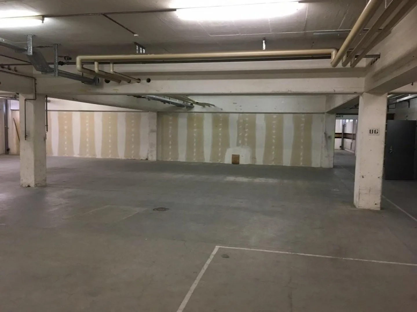 Attractive storage areas in the 1st basement with goods lift - Photo 4 of 6