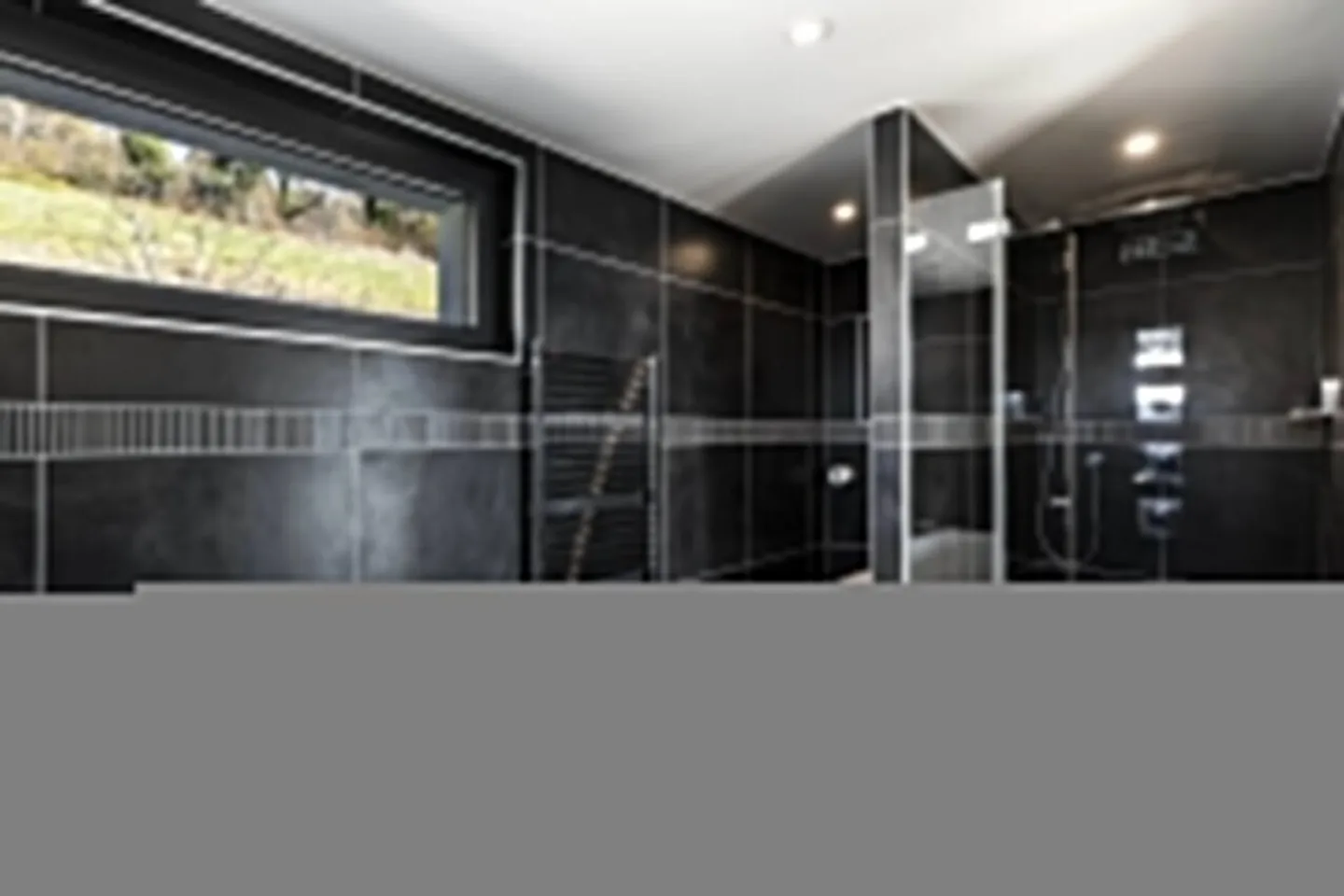 Bright property with pool and panoramic view - Photo 13 of 13