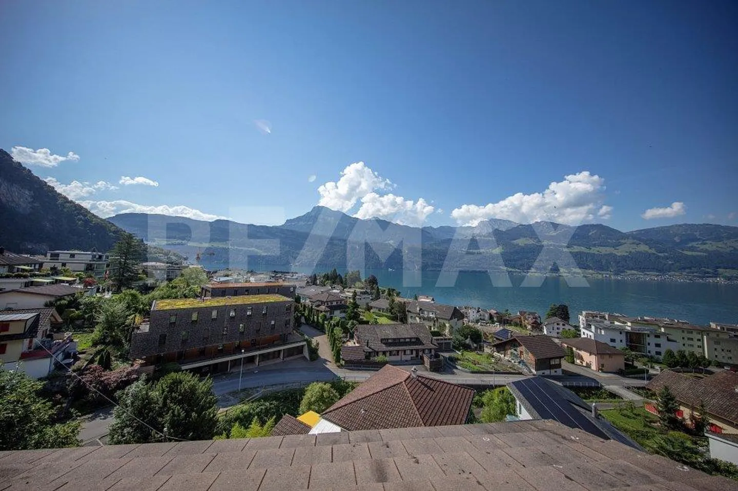 Studio résidentiel moderne et neuf avec vue imprenable sur le lac et les montagnes - Photo 13 sur 13