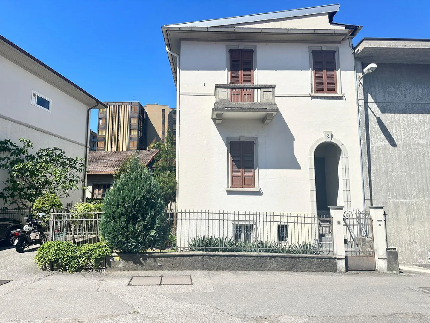 Maison individuelle spacieuse avec jardin dans un quartier résidentiel calme - Photo 1 sur 13