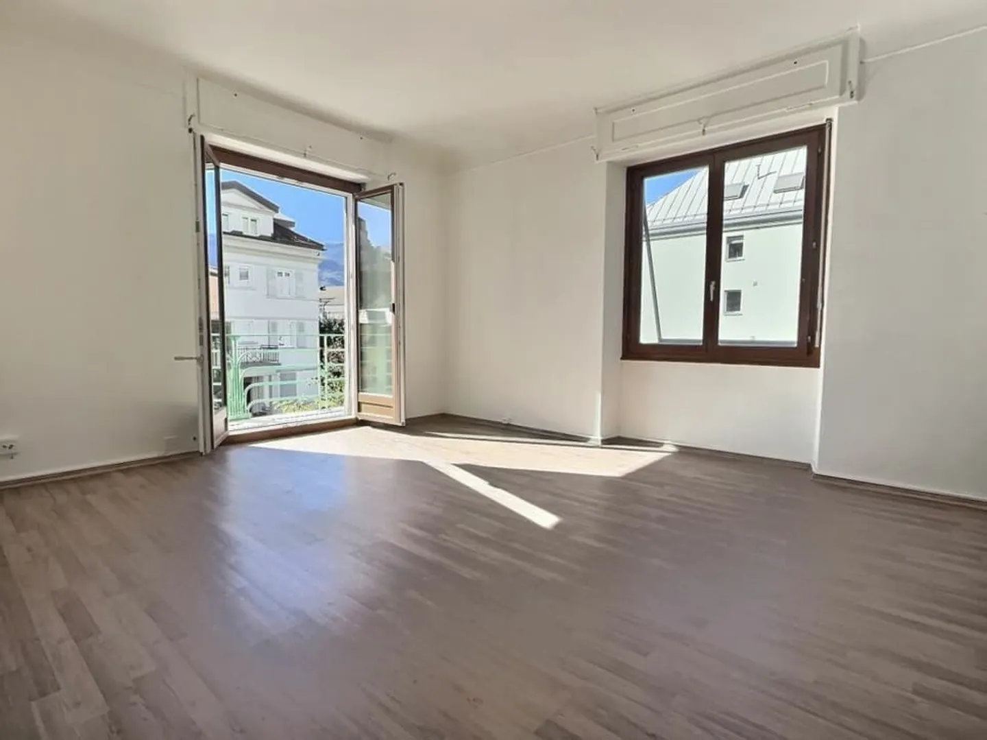 Spacieux 5œ pièces avec vue sur les châteaux - Foto 2 di 8