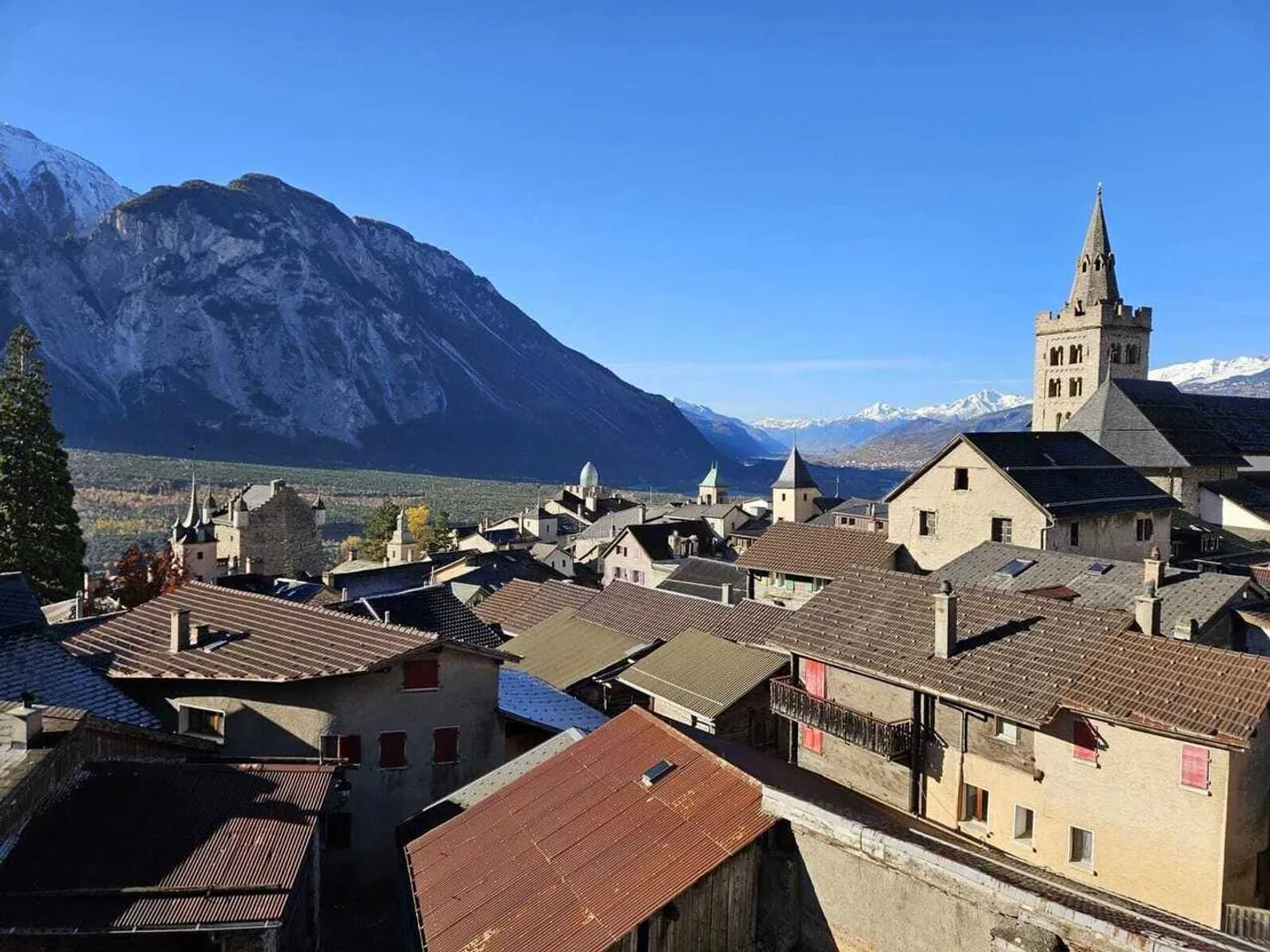 2/3 di una casa da ristrutturare nel Vallese - Foto 2 di 13