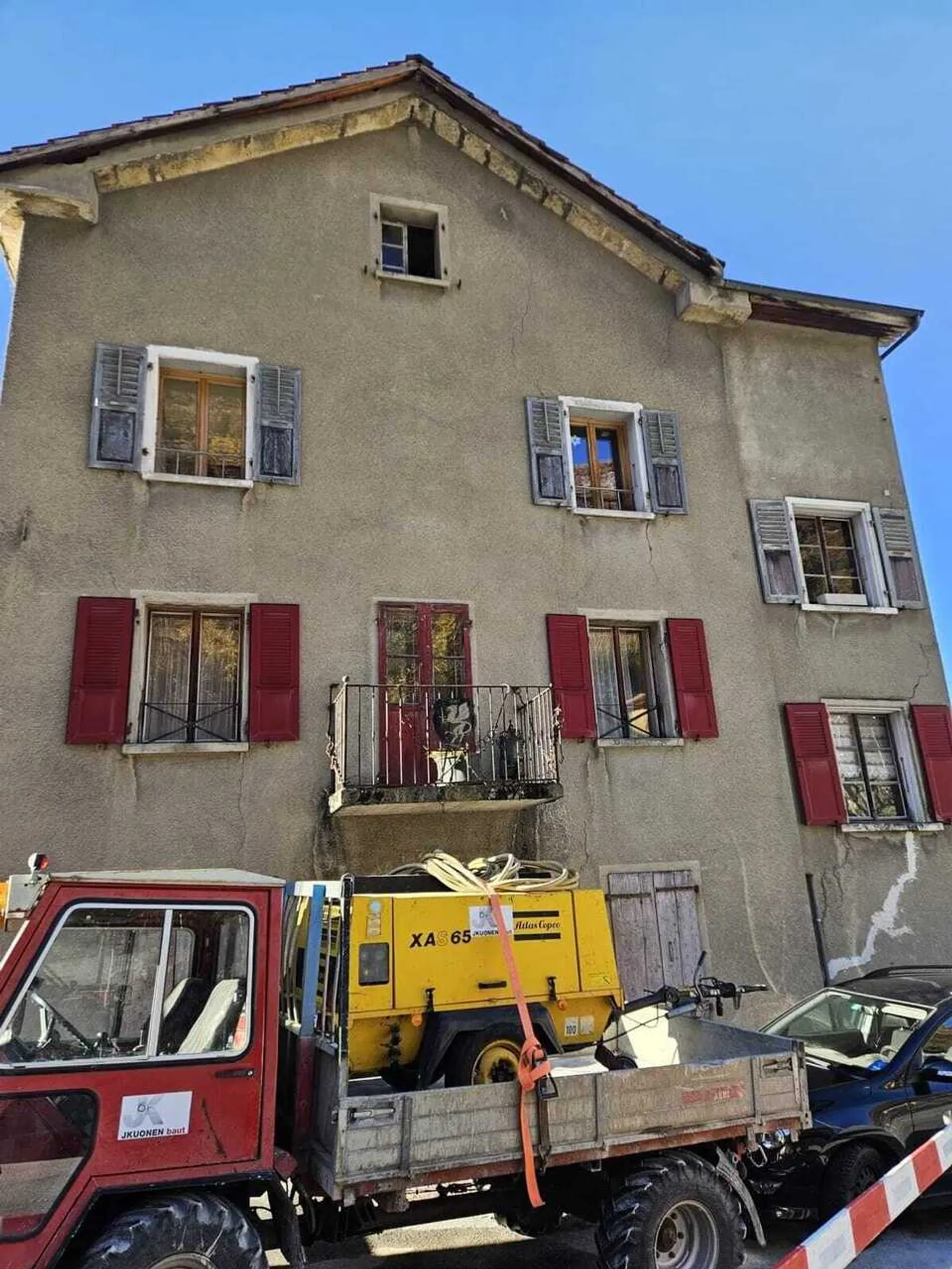 2/3 di una casa da ristrutturare nel Vallese - Foto 8 di 13