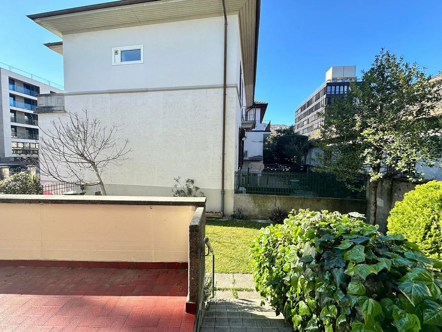 Maison individuelle spacieuse avec jardin dans un quartier résidentiel calme - Photo 6 sur 13