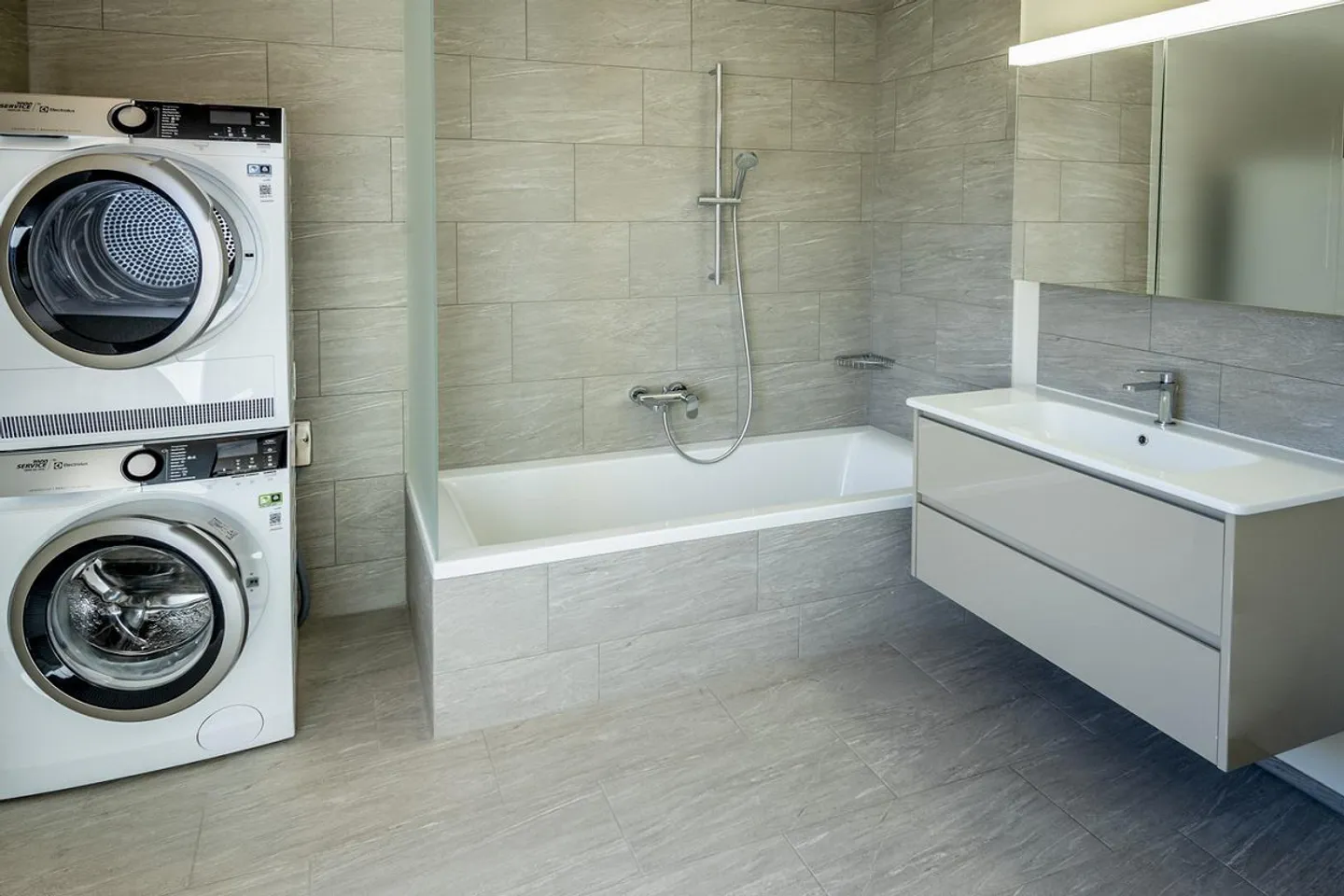 Moderne 5.5-Zimmer-Wohnung im Herzen von Willerzell - Foto 4 von 6