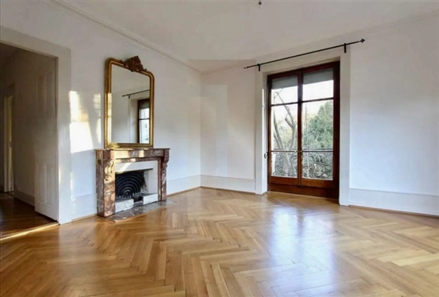 Beautiful Apartment Near the City Center - Photo 3 of 7