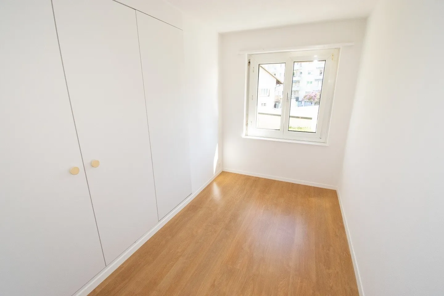Appartement spacieux de 4,5 pièces au rez-de-chaussée - Photo 3 sur 10