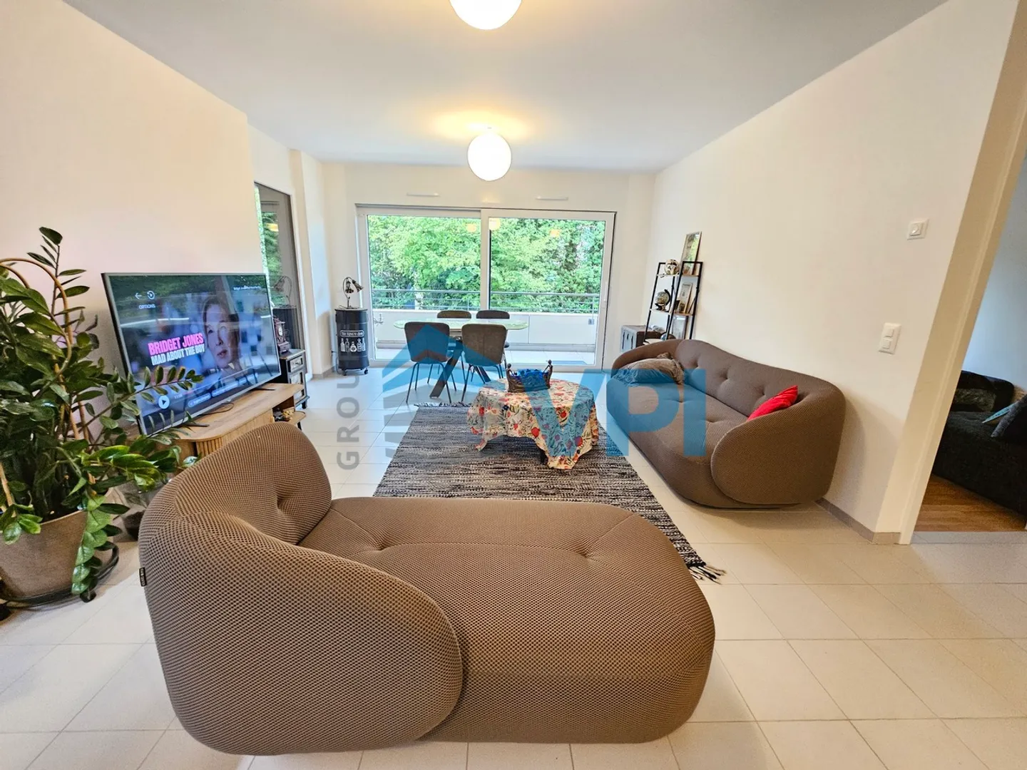 Bright 3-room apartment with terrace in Corsier - Photo 2 of 9