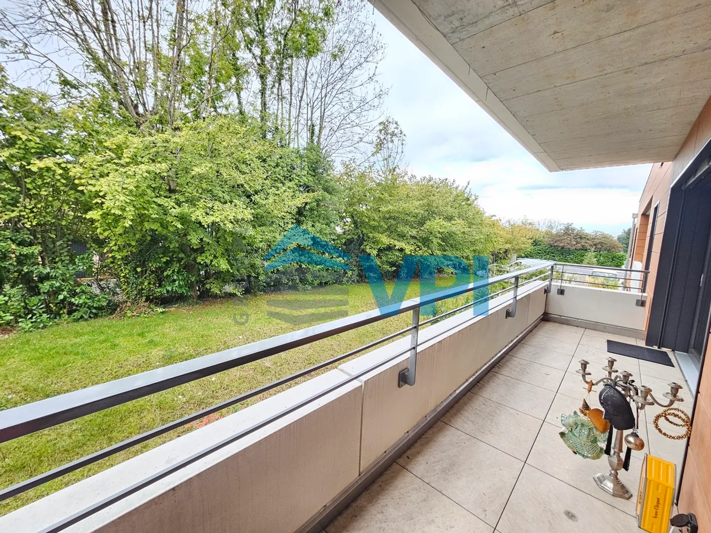 Bright 3-room apartment with terrace in Corsier - Photo 5 of 9