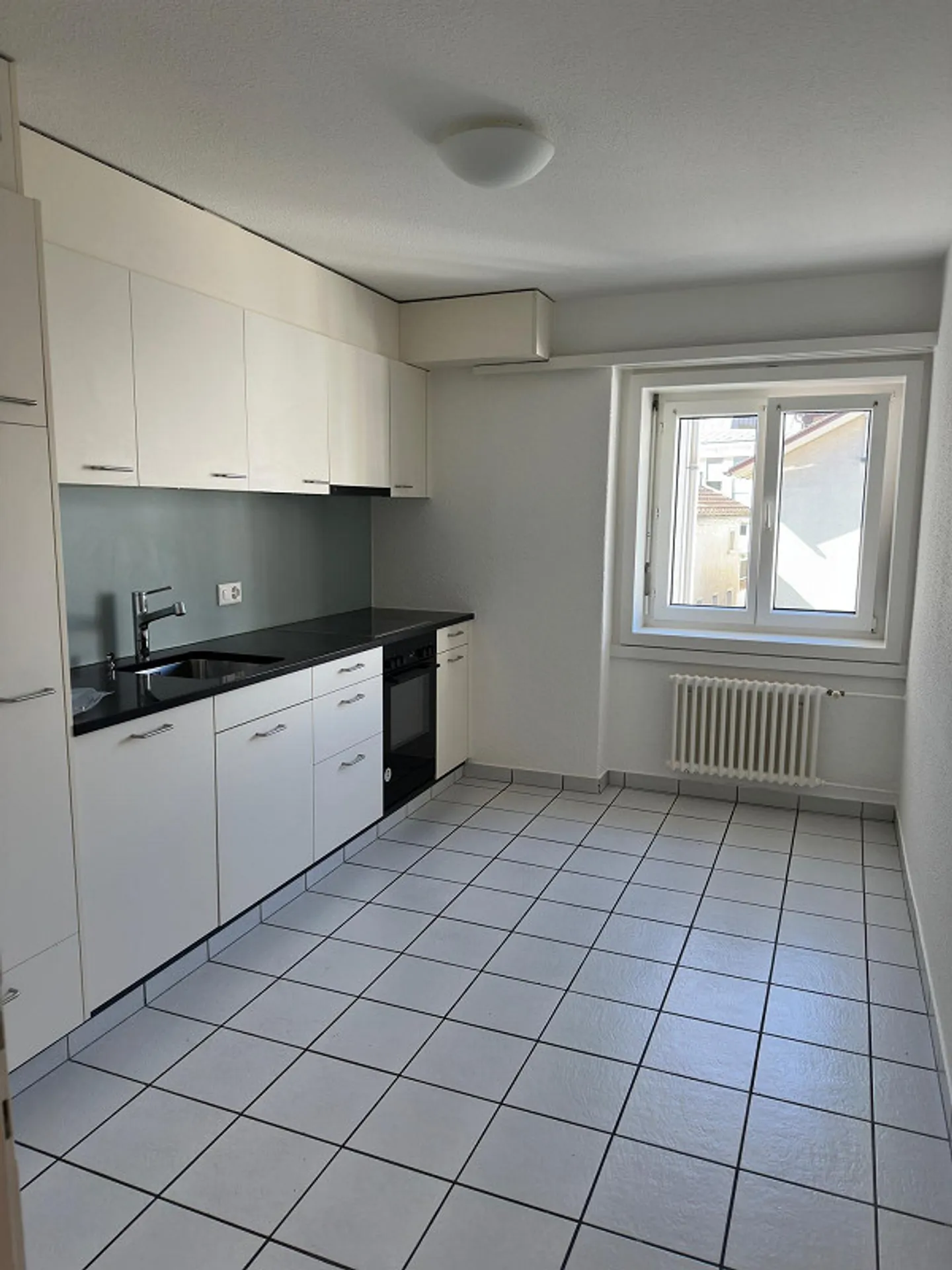 Appartement lumineux de 3,5 pièces au centre de Domat/Ems - Photo 1 sur 5