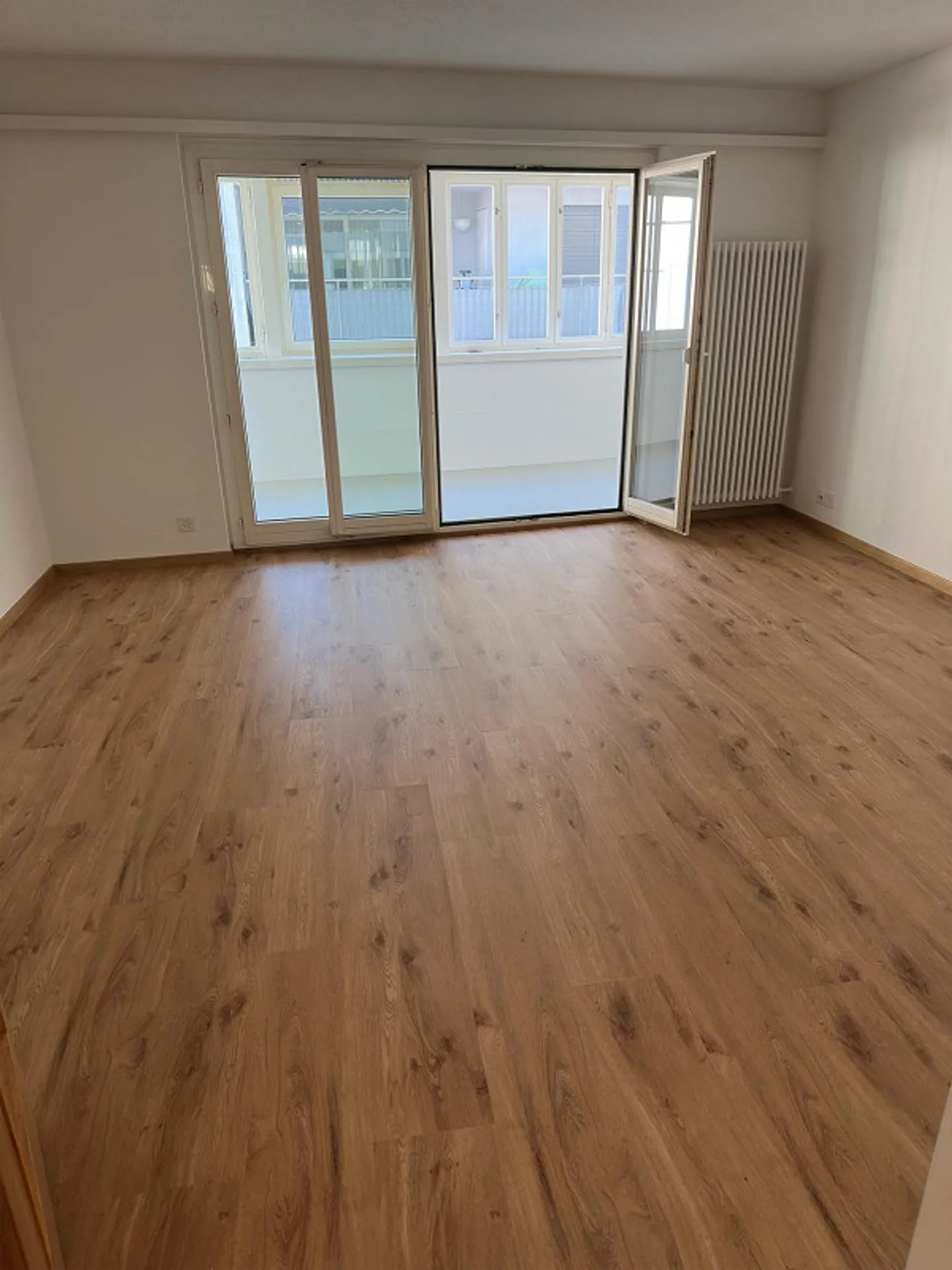Appartement lumineux de 3,5 pièces au centre de Domat/Ems - Photo 2 sur 5