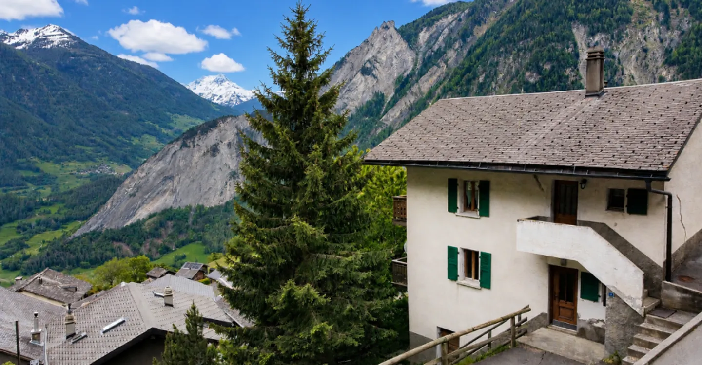 Chalet: Zwei 2.5-Zimmer-Wohnungen - Foto 1 von 12