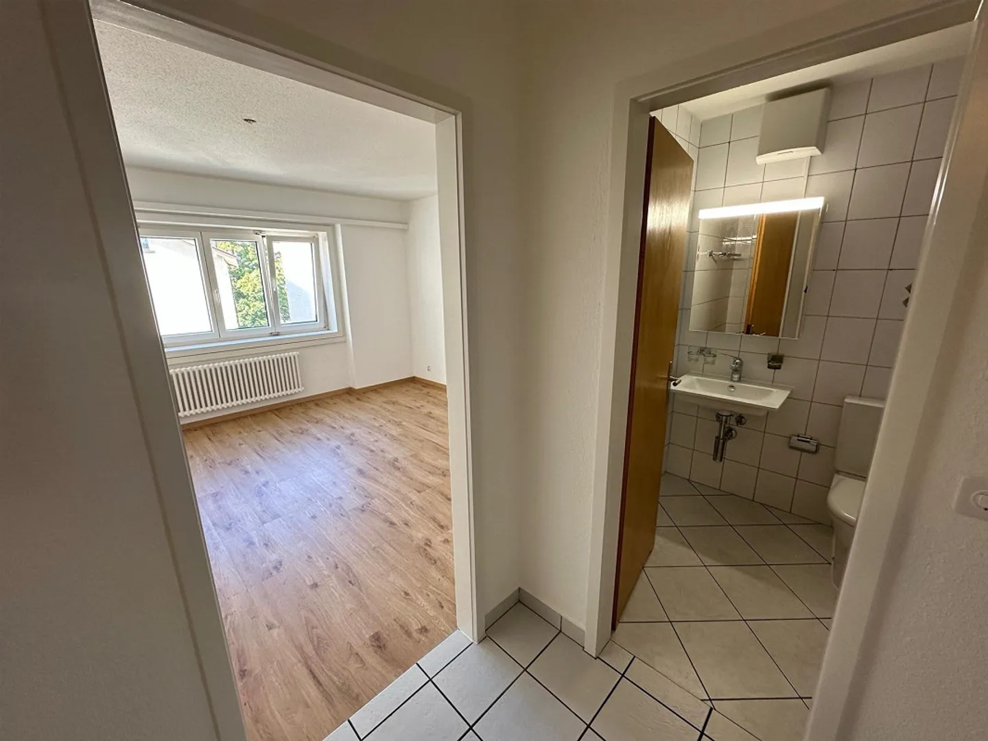 Appartement lumineux de 3,5 pièces au centre de Domat/Ems - Photo 3 sur 5