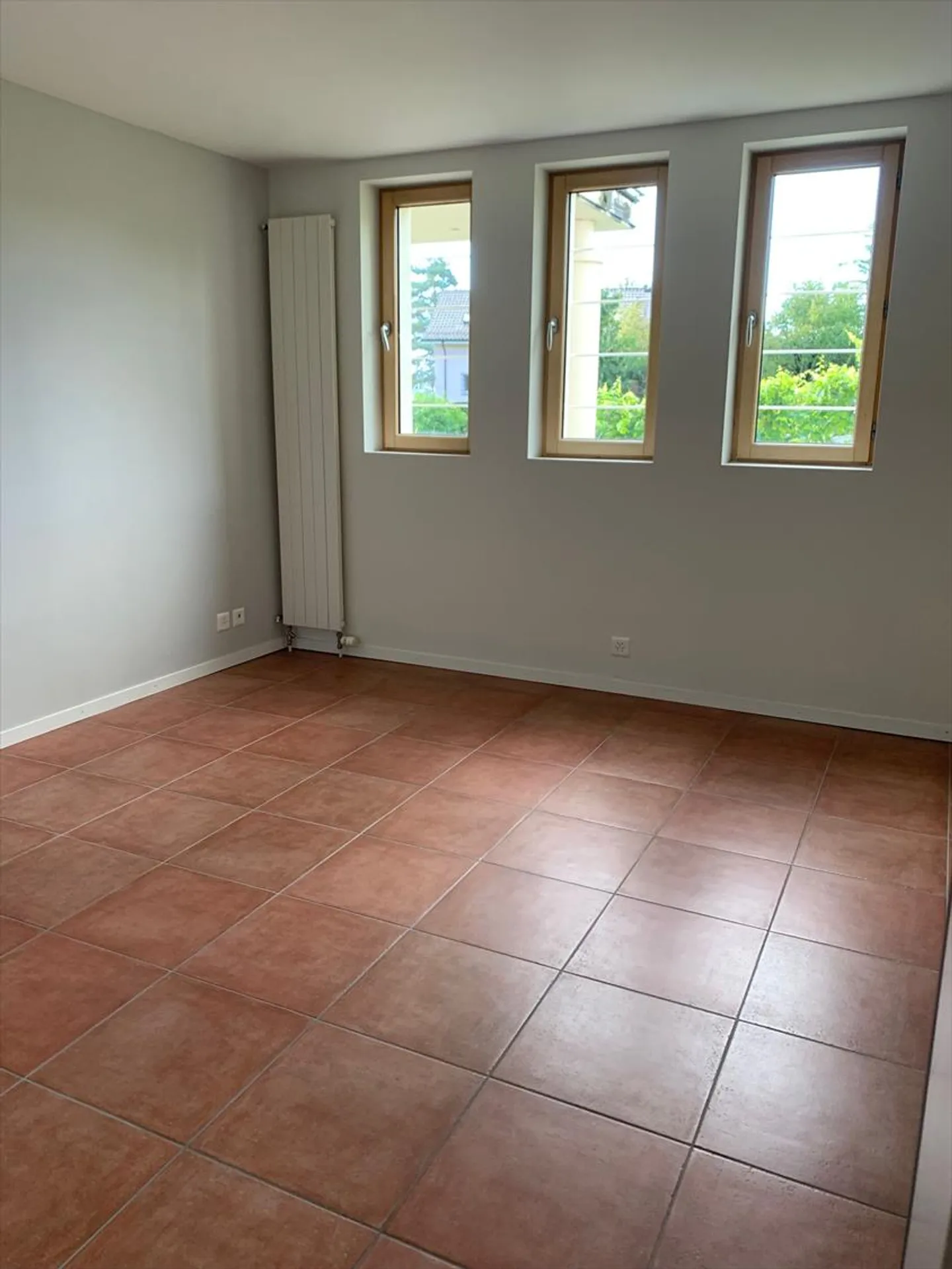 Schönes Apartment in einer ruhigen und grünen Umgebung mit Terrasse und Garten - Foto 5 von 8