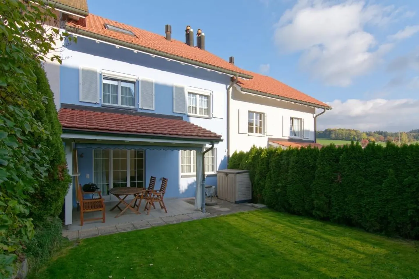 Casa unifamiliare di 5,5 stanze con giardino ben curato e patio - Foto 1 di 12