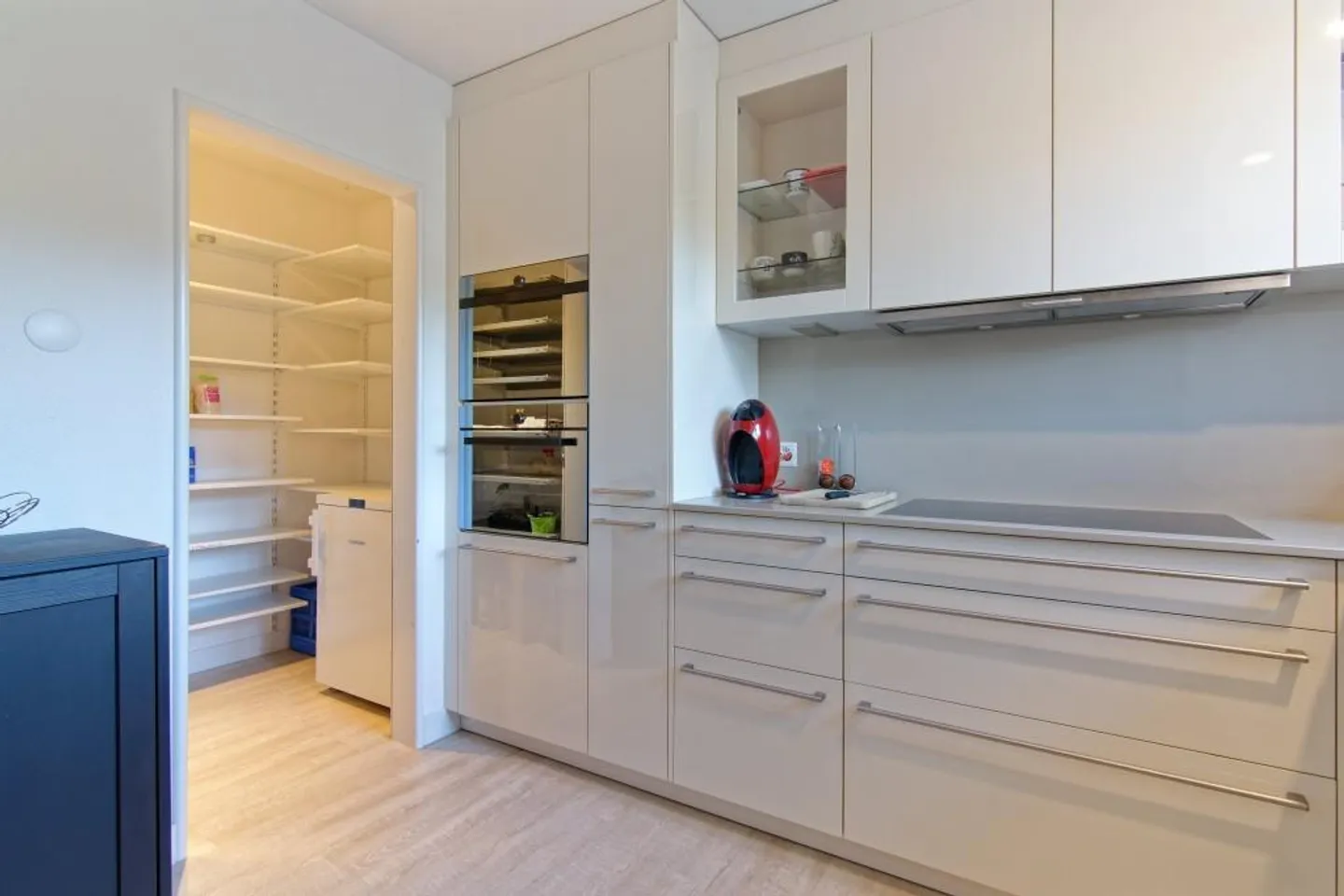 Casa unifamiliare di 5,5 stanze con giardino ben curato e patio - Foto 4 di 12