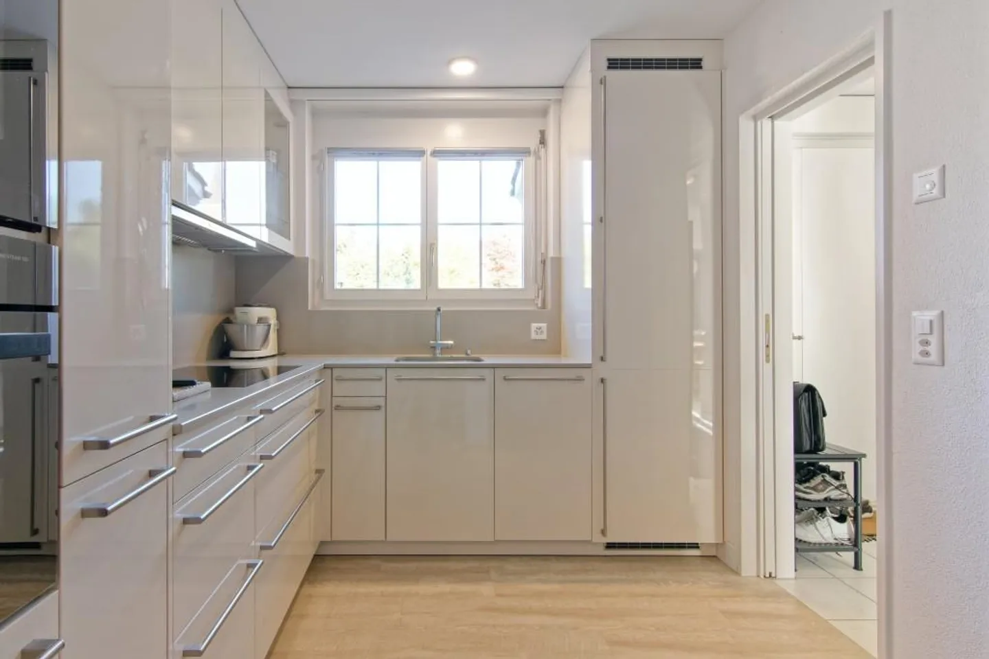 Casa unifamiliare di 5,5 stanze con giardino ben curato e patio - Foto 5 di 12