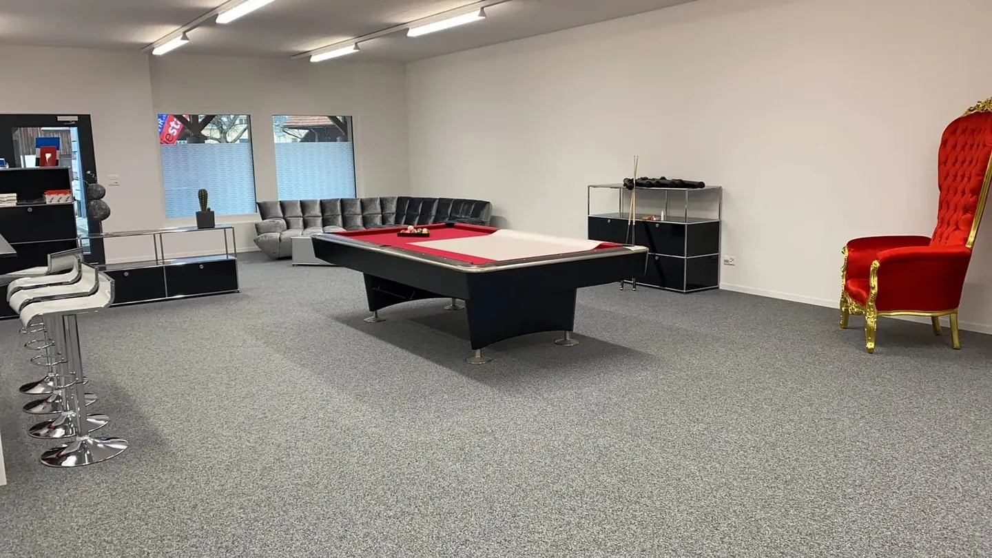 Espace commercial polyvalent à Aesch - Photo 2 sur 7