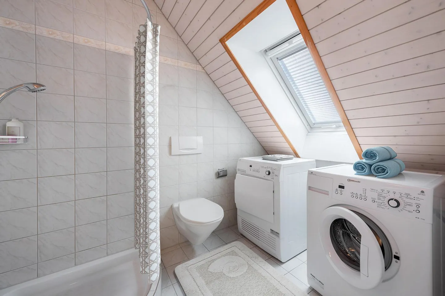 Bright Maisonette Apartment - Photo 7 of 13