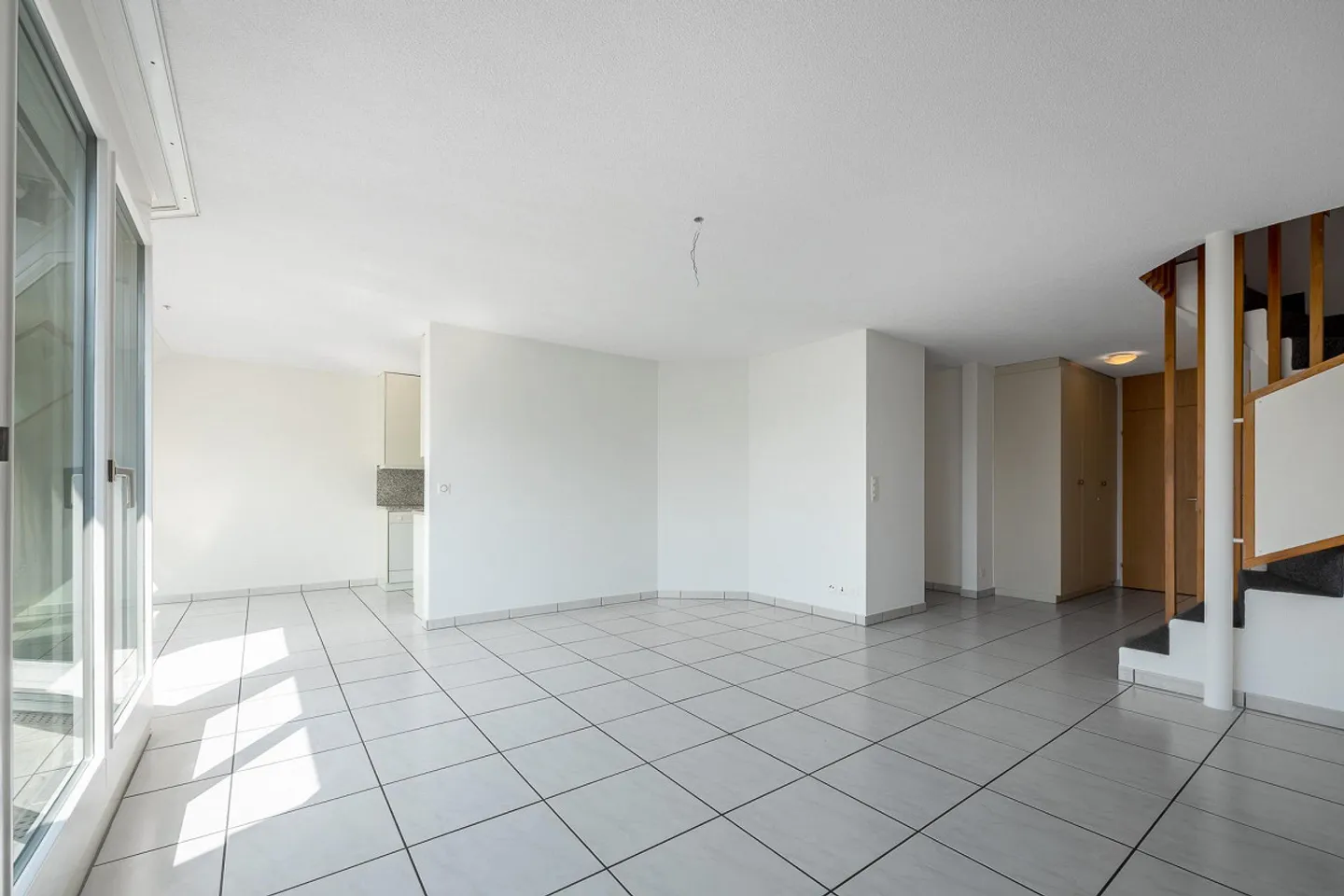 Bright Maisonette Apartment - Photo 8 of 13