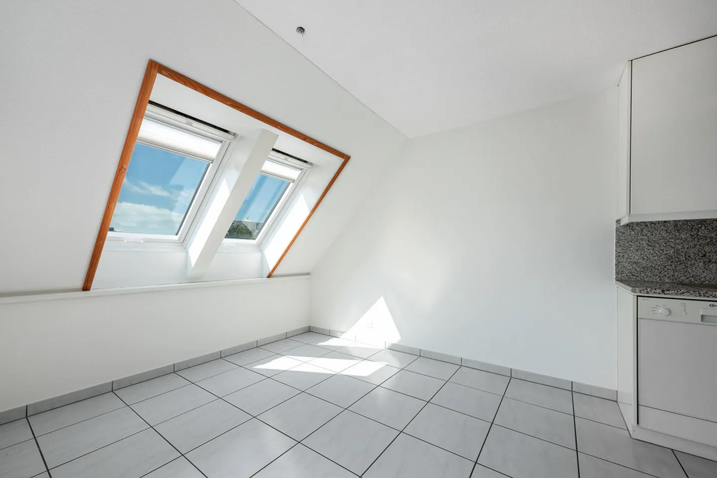 Bright Maisonette Apartment - Photo 9 of 13