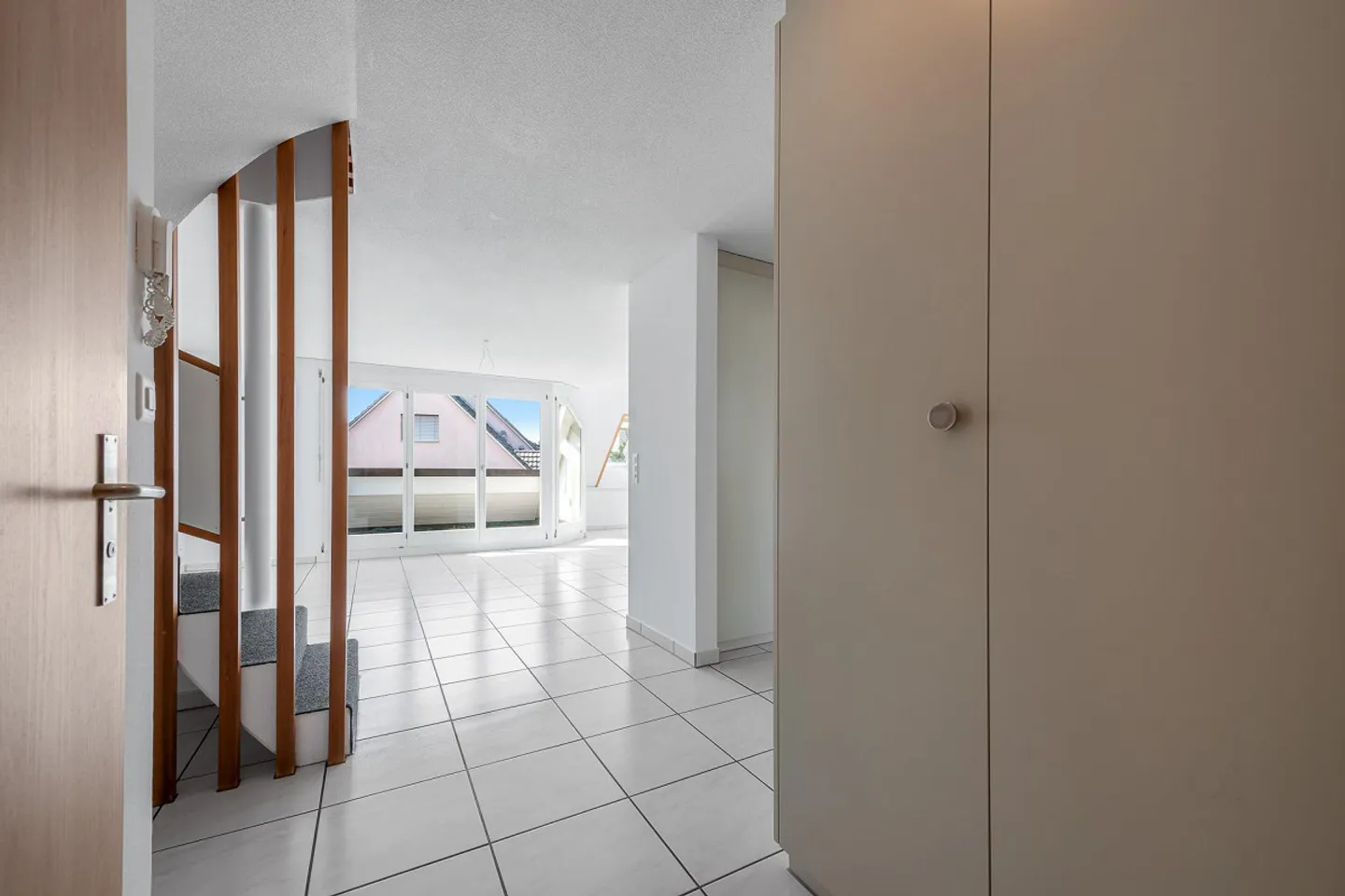 Bright Maisonette Apartment - Photo 10 of 13