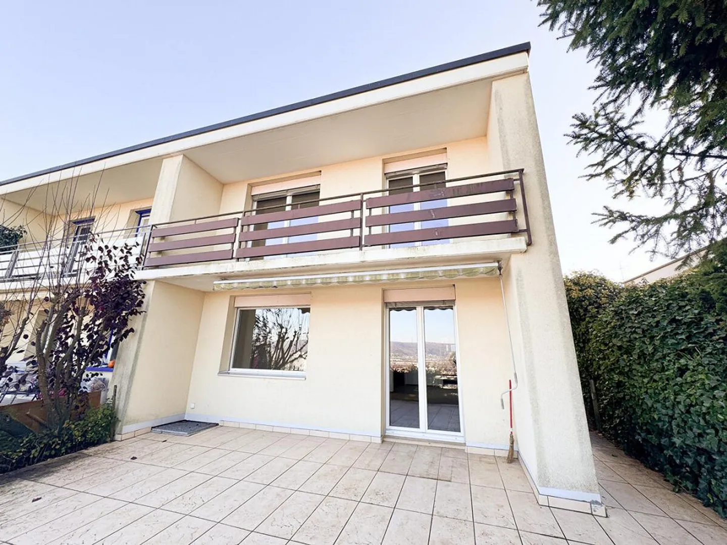 Semi-Detached House with Unobstructed Panorama View - Photo 1 of 17