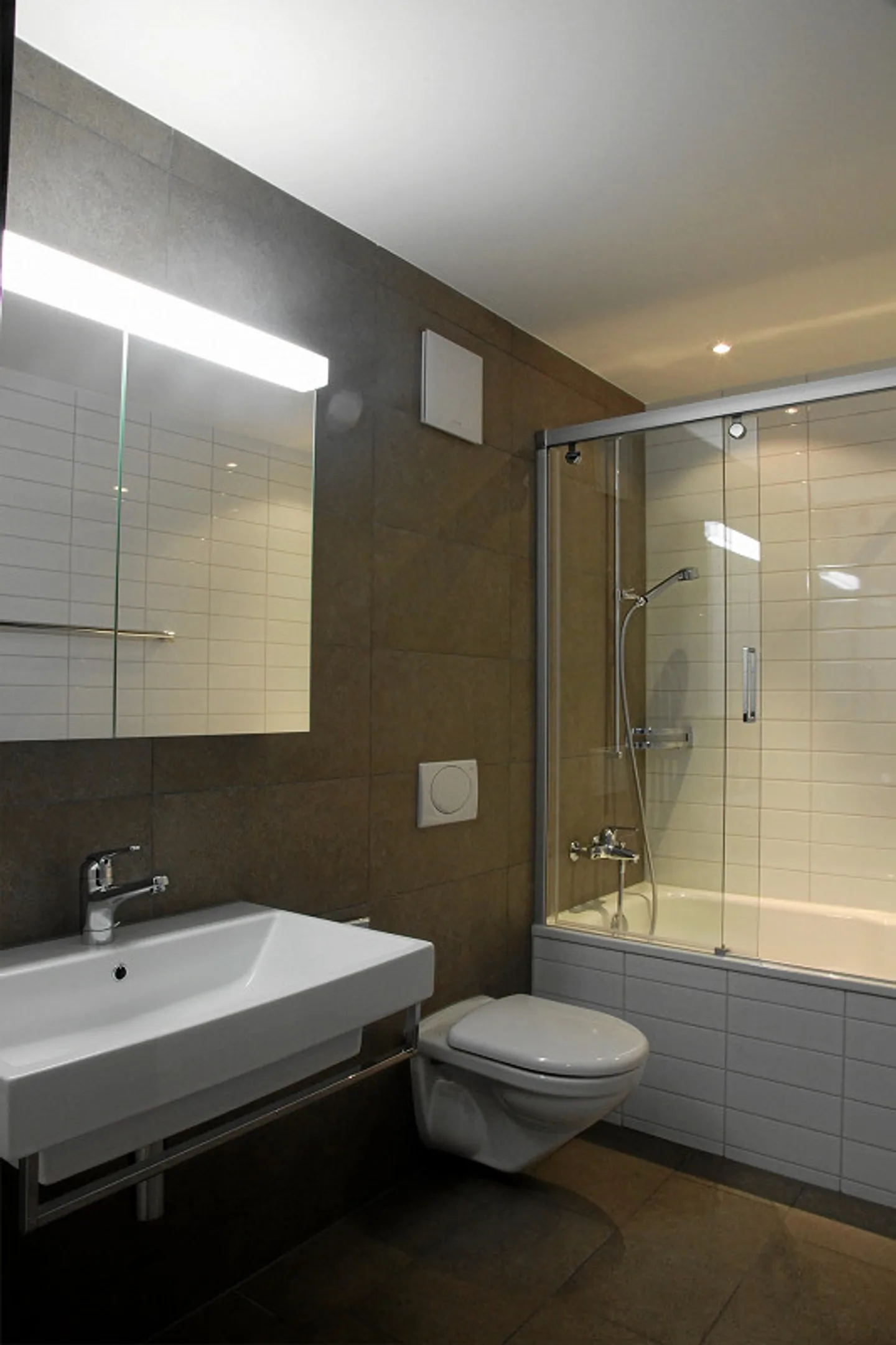 2 Room Apartment with Unobstructed View of Lake and Mountains Newly Renovated - Photo 3 of 3