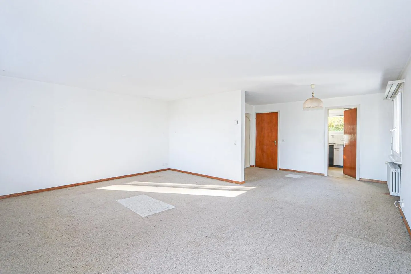 Semi-Detached House with Unobstructed Panorama View - Photo 7 of 17